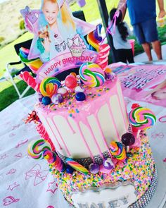 Jojo Siwa Cake, Jojo Siwa Birthday Cake, Bow Birthday Party, Jojo Bow, 15th Birthday Party Ideas, 15th Birthday Cakes, Candy Theme Birthday Party, 6th Birthday Cakes