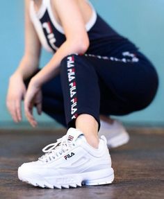 Fila Shoes, Dad Sneakers, Skate Wear, Urban Wear, Dream Shoes, White Shoes, Air Max Sneakers, Cute Shoes