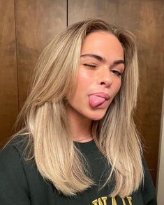 Sand Tropez Hair Color // ig: summermckeen Sand Tropez, Medium Length Blonde Hair, Medium Blonde Hair, Bangs With Medium Hair, Blonde Hair Inspiration, Blonde Hair Looks, Haircuts Straight Hair, Haircuts For Medium Hair, Short Blonde Hair