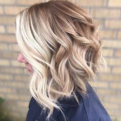 Beverley Mitchell, Balayage Blond, Blonde Balayage Highlights, Blond Balayage, Rosa Gold, Balayage Blonde, Spring Hair, Balayage Hair Blonde, Short Hair Balayage