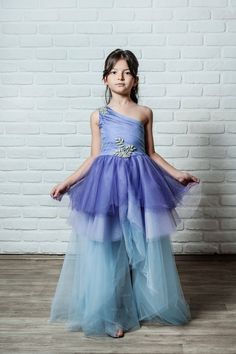 MATERIALS: Satin fabric, interlining, dream tulle, zipper, string of stones, beads It has been carefully designed by hand, using first class materials with a unique design. FABRIC FEATURE: Dream tulle : 100% polyester Satin : 100% polyester Sleeveless Party Dress, Dress Children, Fancy Dress Up, Birthday Dress, Dress Girl, Design Fabric, Girl Party, Polyester Satin, Birthday Dresses