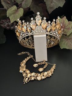 Beautiful, sparkles, good quality Champagne and Gold Tiaras and Crowns Set. Perfect for Queen, Prom, Birthday, Sweet 16, Quinceanera, Anniversary, Wedding, or for any other special occasion. Or just to be THE QUEEN. 3 pieces set, the tiara, necklace and earrings. All Champagne and Gold. NO RETURN OR EXCHANGE POLICY I do not accept returns or exchanges on this item, due hygiene with the earrings. GIFT BOX IT'S NOT INCLUDED! This item it will send on GROUND (2 to 6 business days). in USA INTERNATI Champagne Quinceanera Theme Decorations, Champagne Quinceanera Theme, Champagne Crown, Quinceanera Necklace, Quince Crowns, Black Quinceanera, Champagne Necklace, Quince Decor, Tiara Necklace