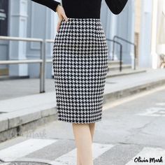 Olivia Mark - Premium Thickened Woolen Midi Skirt in Classic Houndstooth Pattern, Accentuating your Silhouette Red Knit Cardigan, Red Knit Sweater, Knee Length Skirt Pencil, Wrap Around Skirt, Pleated Maxi Skirt, Elegant Red, Pleated Maxi, Houndstooth Pattern, Types Of Skirts