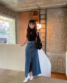 Medium Built Women Fashion Style, Feminine Gaze Outfits, Korean Fashion Summer Street Styles Seoul Cute Outfits, Cobalt Blue Top Outfit, Casual Chic Outfits Summer Classy Simple, Park Picnic Outfit, Graduation Attendee Outfit, Denim Skirt Outfit Spring, 30 Degree Weather Outfit