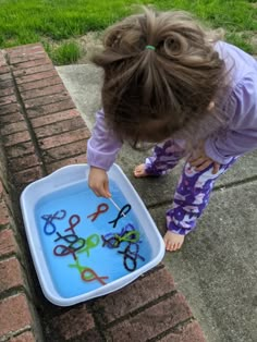 Fish Fine Motor Activities, Fine Motor For Toddlers Activities, Fish Art For Toddlers, Ocean Animal Toddler Activities, Toddler Fish Craft, Preschool Fish Activities, Summer Fine Motor Activities Preschool, Outdoor Activities For Toddlers Daycare, Summer Theme Toddler Activities