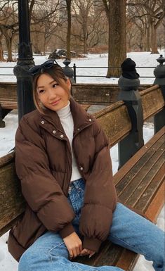 Brown Winter Jacket Outfit, Brown Puff Jacket Outfit, Brown Puffer Jacket Outfit Winter, Puffy Brown Jacket Outfit, Dark Brown Puffer Jacket Outfit, Cute Outfits With Brown Puffer Jacket, Brown Puffer Coat Outfit, Trendy Brown Puffer Jacket For Spring, Superpuff Outfit