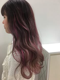 Dyed Hair Inspiration Highlights, Layered Hair With Pink Highlights, Pink On Brown Hair No Bleach, Pink Babylights Brunette, Pink Tinted Hair Brunette, Chocolate Brown And Pink Hair, Subtle Purple Hair Brunettes, Pink Highlights In Dark Hair, Subtle Pink Highlights Brunette