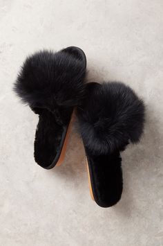 Easy to slip on and a dream to wear, the plush Fiona slippers offer a fancy flounce of fur along with playful, feminine style. Chilly mornings are made much more bearable, thanks to the slides' naturally insulating lamb shearling. The Australian sheepskin insole offers cushion with every step, and the silky-soft fox fur trim adds luxury and warmth. Finishing this lovely design are flexible rubber outsoles for non-slip wear as you make your morning coffee or step out to grab the mail. Sandal Slippers, Animal Slippers, Promo Gifts, Trim Styles, Black Slippers, Fur Accessories, Sheepskin Slippers, Slide Slippers, Fuzzy Slippers