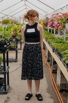 A funky thrifted skirt! Thrifted Outfits, Painted Clothes, Refashion Clothes, Outfit Goals, Hippie Style, Outfits Aesthetic, Fashion Photo, Aesthetic Clothes, Fashion Inspo Outfits