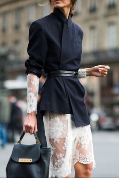 How To Wear Belts, Sukienki Maksi, Dress Like A Parisian, Paris Street Style Spring, Looks Street Style, Paris Street Style, Mode Inspo