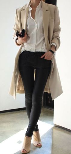 Classic Winter Long Blazer. Stil Rock, Beige Ankle Boots, Nude Shoes, Bohol, Mode Casual, Long Blazer, White Shirt Dress, Fashion Spring, 가을 패션