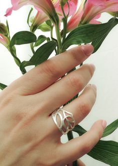 Solid Sterling Silver Ring, Silver Leaf, Openwork, art nouveau ring, bohemian ring, wedding gift, bridesmaid gift, leaf ring, amethyst ring, pearl ring CHECK OUR PROFILE IF WE HAVE ANY OFFER OR CODE AVAILABLE! https://www.etsy.com/es/shop/AtelierBcnJoiaShop ► We know that this year the world is a little crazy. The online sales have made the normal shipping services collapse, so from the team of Atelier BCN Joia we wanted to make the effort and propose that buying 2 pieces we make you a FREE and Handmade Open Ring For Wedding, Nature-inspired Flower Wedding Rings, Handmade Delicate Flower Ring For Wedding, Delicate Handmade Flower Ring For Wedding, Wedding Jewelry Open Ring With Unique Design, Wedding Open Ring With Unique Design, Bohemian Round Flower Ring For Weddings, Bohemian Style Round Flower Ring For Wedding, Bohemian Flower Ring For Wedding