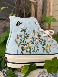 Embroidered Converse/converse High Tops Garden of - Etsy Canada Converse Design, Embroidered Sneakers, Flower Girl Shoes, Preppy Shoes, Custom Converse