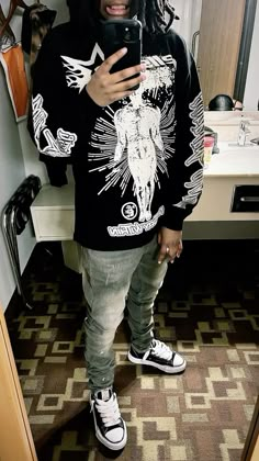 Graphic Outfit Men, Boys Designer Outfits, Playoff 8s Outfit, Hard Fits For Black Boys, Chill Boy Outfits, Carhartt Outfits Men, Cheap Outfits Men, Grey Nike Tech Outfit, Tuff Fits Men