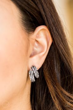 Earrings Things Quill Work Out Silver ✨ Clip-On Earrings Quill Work, Pink Jewels, Silver Feather, Feather Design, Paparazzi Accessories, Paparazzi Jewelry, Feather Earrings, Jewelry Party, Work Out