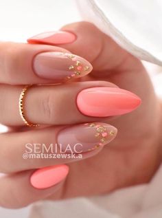 Elevate your summer manicure with these stunning coral and peach nail designs, perfect for adding a pop of color to your fingertips! For example, we just love these almond-shaped nails with gold dots. Unghie Sfumate, Peach Nails, Colorful Nails, Fake Nails With Glue, Chic Nails, Fancy Nails, Nail Arts, Nail Polishes