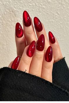 Top 27 Red Chrome Nail Styles - Dazzle with Trendy Manicures! - divagaze.com Ongles Beiges, Halloween Fest, Nagellack Trends, Plain Nails, Magic Cat, Nagel Tips