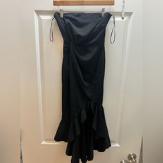 Black Strapless Midi Dress - Size Small. Never Worn! Black Midi Strapless Dress For Prom, Black Strapless Midi Dress For Prom, Black Strapless Dress For Dinner, Chic Black Strapless Dress For Dinner, Black Strapless Midi Dress For Evening, Black Strapless Midi Dress, Strapless Midi Dress, Sundress, Black Dress