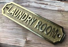 a sign that says laundry room on it