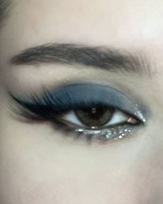 Prom Makeup Dark Blue, Dark Eye Makeup Looks, Dark Blue Eyeshadow, Edgy Makeup, Dark Makeup