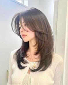 Haircut For Hair Medium, Layer For Long Hair, Layers Cut For Short Hair, Best Haircut For Medium Hair, Layered Hair Medium Straight With Bangs, Short Hair Layered Cut Shoulder Length, Medium Hair Cuts Idea, Medium Soft Layered Hair, 3 Layer Haircut Long