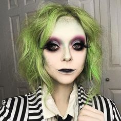 💀 IT’S SHOWTIME 💀 New Halloween tut (for both hair and makeup) on my channel- glam version of beetlejuice, hope you guys like it! Link in… Tim Burton Halloween Costumes, Joker Halloween, Beetlejuice Halloween, Halloween Costumes Makeup, Halloween Inspo, Halloween Make Up, Halloween 2019