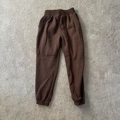 Free Haven Brown Jogger Style Sweatpants Size Medium Never Worn Brown Tapered Leg Bottoms For Loungewear, Brown Loungewear Bottoms With Pockets, Brown Baggy Bottoms For Loungewear, Brown Joggers With Elastic Waistband For Loungewear, Brown Joggers With Pockets For Loungewear, Baggy Brown Pants For Loungewear, Brown Pants With Pockets For Loungewear, Brown Loungewear Pants With Pockets, High Waist Brown Bottoms For Loungewear