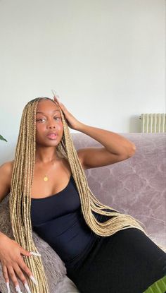 Blond Braids On Black Women, Blond Cornrows Braids, Braided Hairstyles For Black Women Blonde, Box Braid Blonde, Knotless Braids Hairstyles Blonde, Blonde Braids Ideas, Afro Braids Blonde, Black Girls With Blonde Braids, Blonde Protective Styles Black Women