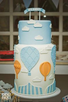 Hot Air Balloon themed baby shower with So Many Darling Ideas via Kara's Party Ideas Party Themes For Kids, Hot Air Balloon Cake, Hot Air Balloon Party, Baby Shower Cakes For Boys, Balloon Cake, Baby Shower Decorations For Boys, Baby Cakes, Hot Air Balloons, Cakes For Boys