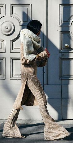 Street Style 2016, Walking Down The Street, Virtual Wardrobe, Mode Inspiration, Cozy Knits, Sweaters Oversized, Outfit Idea, Street Fashion