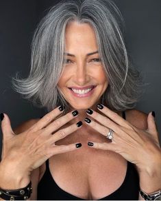 Different Wigs, Silver Haired Beauties, Hairstyles For Older Women, Gorgeous Gray Hair, Grey Hair Inspiration, Beautiful Gray Hair, Silver Grey Hair, Long Gray Hair, Grey Hair Color