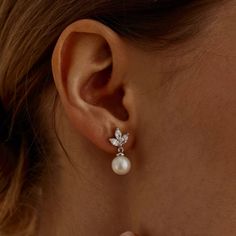 ✦ 𝐈𝐭𝐞𝐦 𝐃𝐞𝐬𝐜𝐫𝐢𝐩𝐭𝐢𝐨𝐧 Elevate your elegance with our Freshwater Pearl Diamond Earrings by Pashiminimalist. This Pearl Drop Earrings features a minimalist leaf design with sparkling crystals, perfect for a refined touch. Ideal as wedding jewelry or a thoughtful bridesmaid gift, this timeless piece adds sophistication to any occasion. ✦ Material: High Quality Solid 925 Sterling Silver ✦Finish: Sterling Silver ∙ 18K Gold ∙ Rose Gold ✦Gifting options 🎁 We can also add your personalized Minimalist Silver Earrings For Wedding, Minimalist Wedding Earrings For Pierced Ears, Dainty Silver Bridal Earrings For Formal Occasions, Minimalist Sterling Silver Earrings For Wedding, Dainty Round Bridal Earrings For Formal Occasions, Hypoallergenic Sterling Silver Bridal Earrings For Wedding, Classic Hypoallergenic Bridal Earrings For Wedding, Classic Hypoallergenic Bridal Earrings, Elegant Silver Pearl Earrings For Bridesmaid Gift