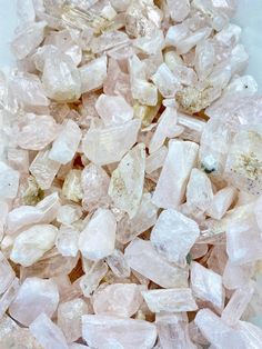 White Crystals: Healing Benefits, Properties, How To Use and More - Captivating Crazy Crystals Stones, Stone Healing, Like A Cat, White Crystals, Opal White, White Quartz, Raw Crystal