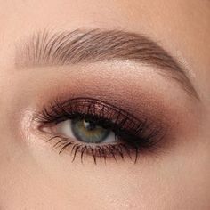 Silver Smoky Eye, Eyeliner Images, Pretty Eyeshadow, Eyeshadow Tips, Natural Eyeshadow, Brown Eyeshadow