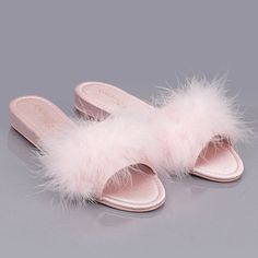 FEATHER SLIPPERS, BRIDAL SLIPPERS, FEATHER HEELS, SATIN PINK SLIPPERS, MARABOU SLIPPERS, WOMEN'S BOUDOIR SLIPPERS, WEDDING SLIPPERS, BRIDE SLIPPERS, BRIDE GIFTs Where Comfort Meets Elegance: Eleanor Louise Marabou Feather Slippers" Crafted step by step with the finest marabou feathers and premium-grade leather, these slippers combine comfort and sophistication. Meticulously chosen materials and the expertise of artisans are evident in every detail. While the marabou feathers add an extraordinary touch to your slippers, the use of top-quality leather emphasizes durability and excellence. Each slipper that comes from our artisans' hands stands out with its meticulously crafted details and precise stitches. With a 0.98-inch (2.5 cm) heel height, they offer both elegance and comfort. Ideal for Slippers Wedding, Feather Slippers, Marabou Feathers, Feather Sandals, Bridal Slippers, Feather Heels, Bride Slippers, Trendy Bride, Wedding Slippers