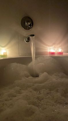 Self Care Aesthetic Bath, Bath Tub Aesthetic Night, Bubble Bath Self Care, Bath Bubbles Aesthetic, Romantic Bath