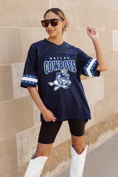 Cheer on your Dallas Cowboys in style with our oversized v-neck sporty fashion top, embellished with rhinestone-stripe trims along the sleeves. Designed to make fans stand out from the crowd. Dallas Cowboys Game Day, Cowboys Game Day, Dallas Cowboys Game, Sporty Fashion, Gameday Outfit, Fashion Top, Sporty Style, Dallas Cowboys, Navy White