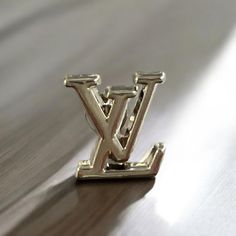 Enhance your look with these gold and silver luxury watch charm studs! Designed to fit any band, it adds a brilliant pop to your everyday style! *Watch band sold separately* Lv Watch, Charms Nails, Watch Charms, Butterfly Watch, Beaded Watches, Samsung Watch, Heart Watch, Rhinestone Watches, Rose Gold Pearl