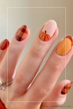 Celebrate fall with Autumn Leaves nail designs that capture the beauty of the season. These easy-to-create, durable nails are perfect for adding a touch of seasonal charm to your look. Click the pin to explore more and follow us for fresh nail inspiration! #FallNails #AutumnLeaves #NailDesigns #ShortNails #NailArt Nail Designs To Do On Yourself, Cute Fall Gel Nails Short, Nail Inspired Fall, Fall Gel Nail Art Ideas, Cute Autumn Nails Short, Cute Fall Nail Inspo Short, Cute Nails For October, Short Fall Nails Trendy, Fall Gel X Nails Almond