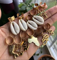 Loc Accessories, Afro Jewelry, Maquillage Yeux Cut Crease, Dread Locks, Dreadlock Jewelry, Braid Accessories, Afro Natural, Hair Charms, Dreadlock Accessories