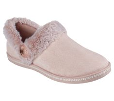 Enjoy laid-back cozy comfort all season long with Skechers Cozy Campfire - Fresh Toast. This casual comfort slipper features a soft woven fabric upper with a cozy warm lining, faux-fur trim and a cushioned Skechers Memory Foam comfort footbed. | Skechers Women's Cozy Campfire - Fresh Toast Slipper Fresh Toast, Cozy Campfire, Faux Fur Top, Skechers Memory Foam, Slip On Trainers, Wellington Boot, Trainers Fashion, Designer Slippers, Slippers Cozy