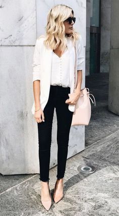 20+ Stunning Business Casual Outfits Perfect For Work In The Office | These work outfits for women and young professionals are perfect to wear to interviews, for internships and for everyday wear in the office. We’ve included the best summer business casual outfits, and also the best winter work outfits for women. #businesscasualoutfits #workoutfits #professional #outfitsforwork #interviewoutfits #internshipoutfits #officeoutfits White Blazers, Business Casual Women, Summer Business Casual Outfits, Women Work Outfits, Outfit Office, Chic Business Casual, Casual Outfits For Work, Trendy Business Casual, Business Casual Work