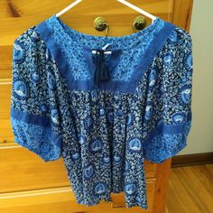 Nwot Women's Xs Blue Boho Print Top For Fall, Blue Boho Print Tops For Fall, Casual Cotton Peasant Top With Boho Print, Casual Blue Peasant Top For Summer, Blue Flowy Peasant Top For Spring, Blue Peasant Top For Spring, Blue Short Sleeve Blouse For Fall, Blue Bohemian Blouse For Spring, Fall Peasant Top With Short Sleeves