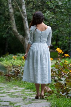 Peasant Linen Dress, Pleated Dress, Linen Midi Dress ❃ The power of a beautiful dress is not to be underestimated. The right dress can transform your confidence and break hearts from across the room. Unlock that power with this simply beautiful 1950s dress. ❃ Not every bride has to wear white on her wedding day. This 50's inspired retro-chic wedding dress is sky blue! The dress style of the 50s is incomparable to any other decade. This elegant dress is perfect for your not so traditional wedding Linen Dresses Elegant, Plus Size Linen Dress, Vintage Cotton Dress, Linen Wedding Dress, Farm Dress, Plus Size Linen, Blue Linen Dress, Bohemian Dresses, Long Linen Dress