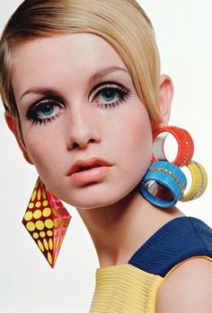 Twiggy Lawson, Twiggy Hair, 1960s Makeup, Twiggy Makeup, Popular Jewelry Trends, Twiggy Fashion, 70s Glamour, 60s Makeup, Retro Makeup