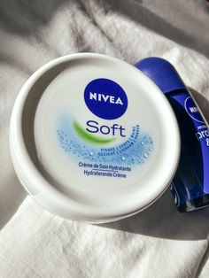 Nivea Lotion, Nivea Cream, Nivea Soft, Moisturizer For Combination Skin, Light Moisturizer, Winter Skin Care, Fancy Makeup, Black Dots, Body Moisturizer