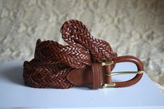 Vintage ESPRIT women's brown braided belt, from the Y2K era Women's brown woven leather belt with a leather-covered long belt buckle with gold detail and wavy woven design of the strap. Perfect over a dress or an oversized shirt or a dress Size - missing tag! Length (measured from the edge of the belt buckle to the end of the braided part and does not include the belt buckle) - 33.8 inches / 86 cm. Width of the leather strap at its widest - 1.5 inches / 3.7 cm Condition: Very good vintage condit Casual Adjustable Brown Belts And Suspenders, Bohemian Brown Rope Belt, Casual Brown Adjustable Belt, Brown Leather Rope Belt, Hippie Belt, Vintage Esprit, Y2k Era, Braided Belt, Genuine Leather Belt