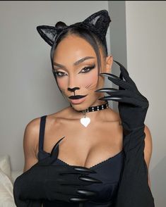 Makeup Halloween Simple, Black Cat Makeup, Halloween Costumes For College, Simple Cat Makeup, Tatti Lashes, Cat Halloween Makeup, Holloween Makeup, Cat Makeup Halloween