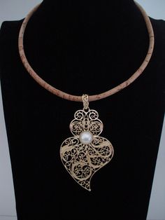 This set includes: 1 cork necklace 1 gold viana's hearts filigree pendant - 8 cm This necklace matches other filigree pendants in this section: https://www.etsy.com/shop/ROYALcraftPT?section_id=17271139&ref=shopsection_leftnav_2 Contact me if you want to change the pendant in this deal. Thank you for shopping on ROYALcraftPT!! Ornate Gold Heart Pendant Necklace, Portuguese Jewelry, Cork Necklace, Filigree Pendant, Jewelry Gold, Heart Necklace, Cork, Gold Color, Chain Necklace