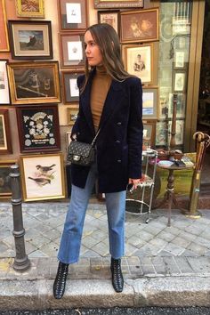 fall french outfit Parisian Outfits, Fall Fashion Coats, Parisian Chic Style, Stylish Blazer, Blazer Outfit, Looks Party, Vogue Australia